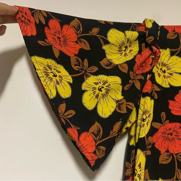 Ann Taylor floral Print flare sleeves blouse Size Small - Picture 6 of 7